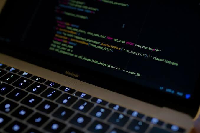 مساعدتك في انشاء افكار برمجية باستخدام لغة python او حتى HYML و CSS