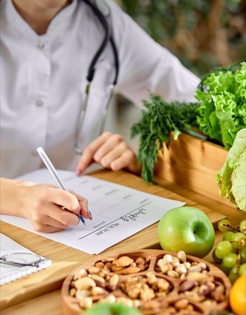 أخصائية تغذية متخصصة لجميع الفئات العمرية و الحالات الرياضية