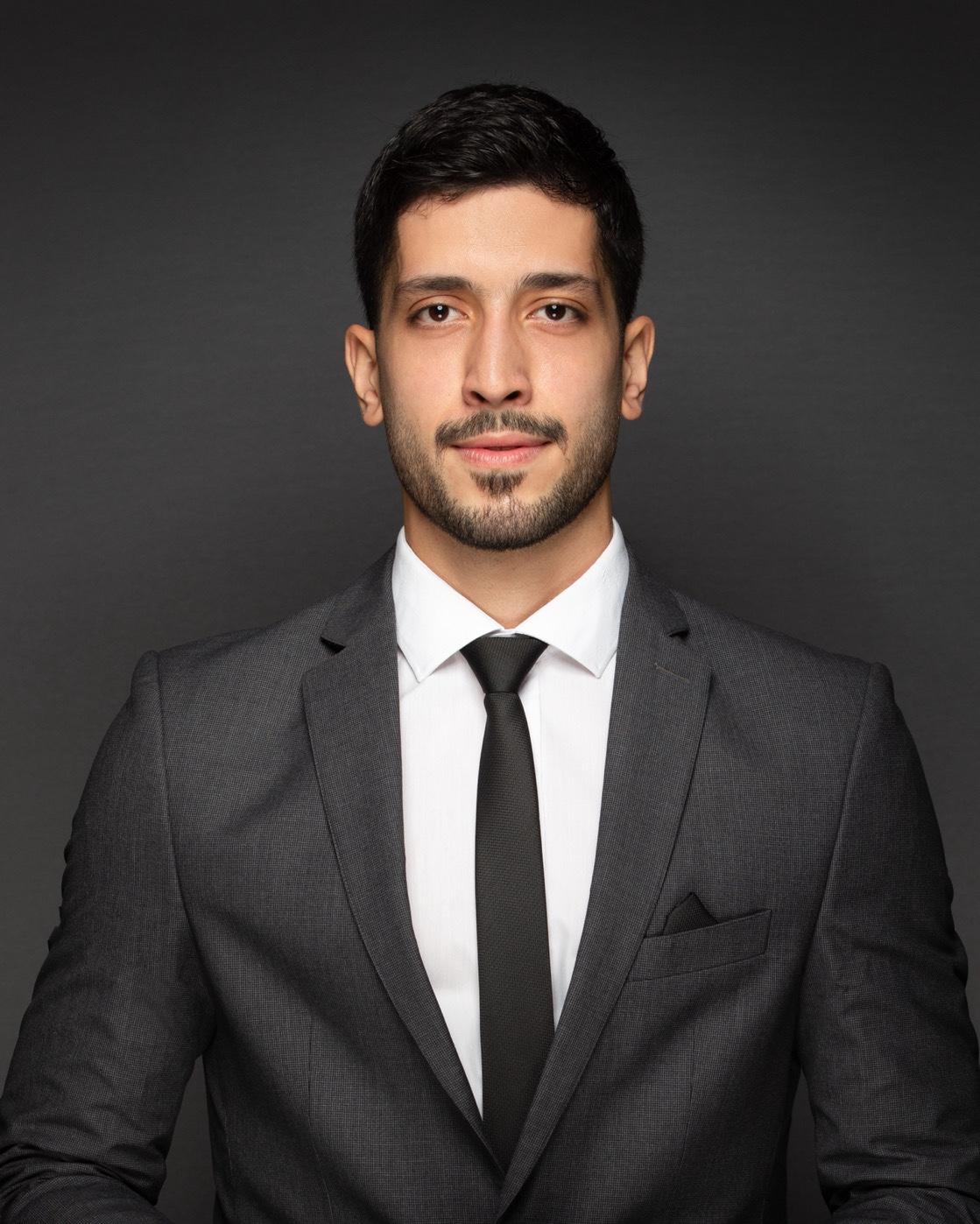 لدي الخبرة في الترجمة الدقيقة و القدرة على كتابة مقالات بشكل احترافي