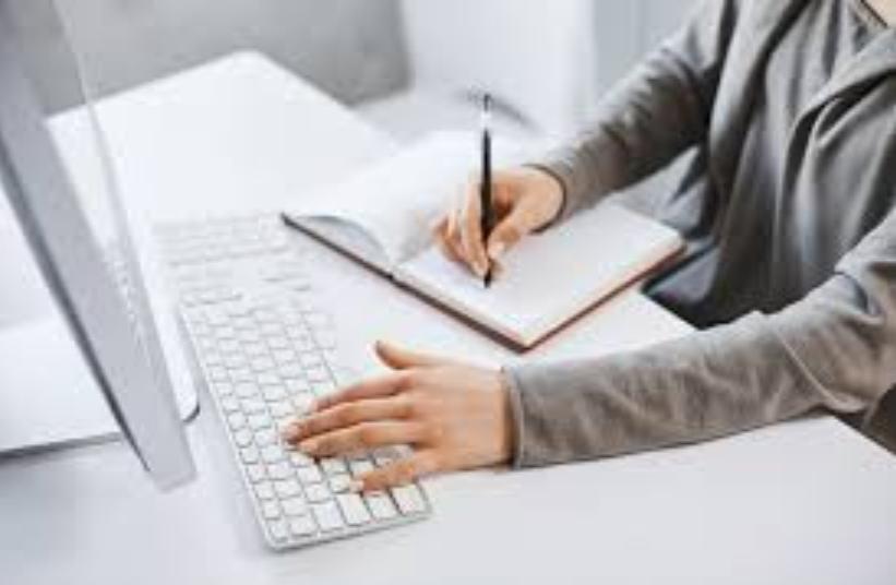 كاتب مقالات، مترجم لغة عربية وانجليزية ، تصميم إعلان بروشر